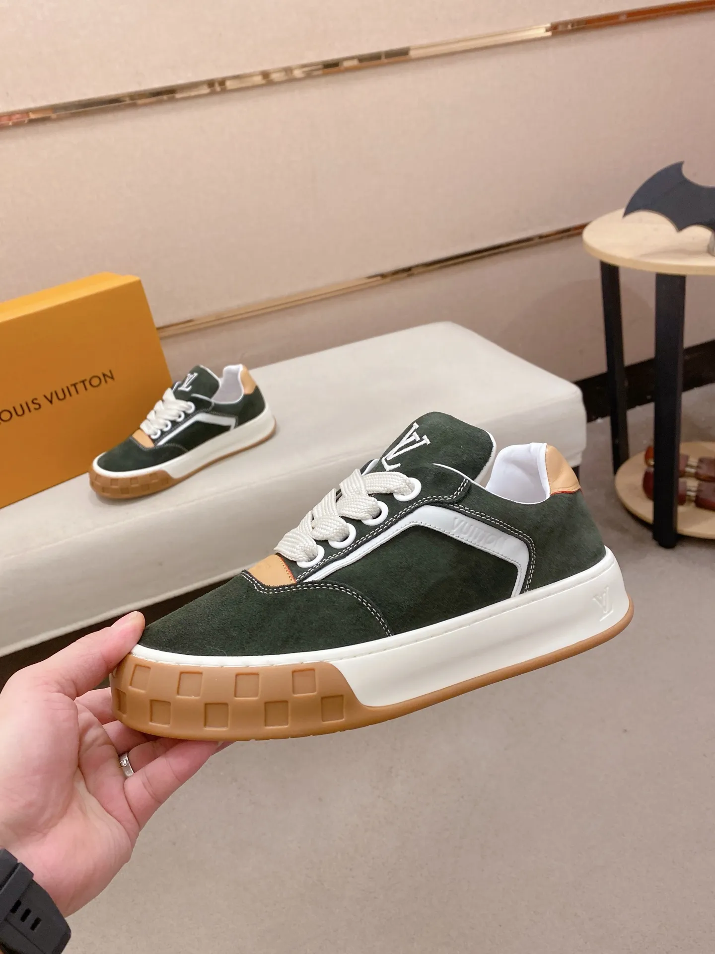 Factory price: 480💰 LV 🫏The colorful interpretation of BUTTERSOFT sneakers combines sheepskin, The colorful interpretation of LV BUTTERSOFT sneakers combines sheepskin and calfskin for a super soft feel. Designed by Pharrell Williams, this '60s-inspired shoe features a padded upper that's been crafted by Louis Vuitton craftsmen to further enhance the comfort of the leather. In addition to the LV initials, it features multiple signatures, including natural leather trim and an embossed pattern of Pharrell Williams and lobster on the side, referencing the Fall/Winter 2025 men’s show. A must-have artifact for fashionistas✅ Code number 38-44